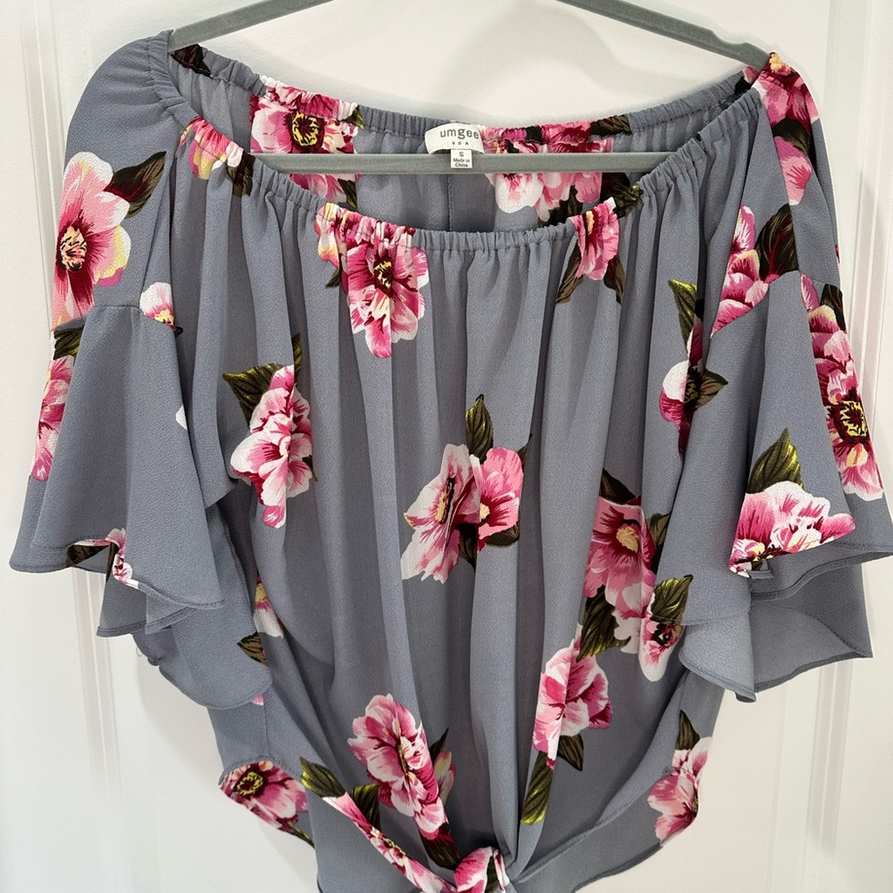 Umgee off the shoulder floral tie blouse size small
